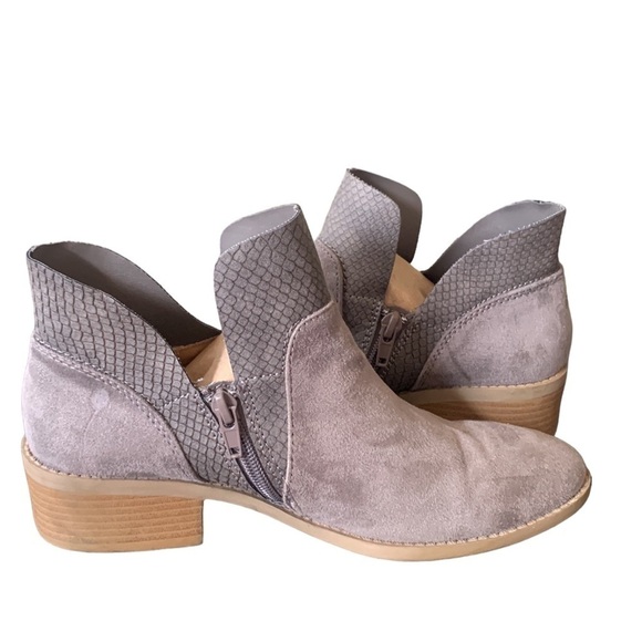 American Eagle Gray‎ Suede with Faux Snakeskin Trim Ankle Booties Size 7 - Picture 3 of 11